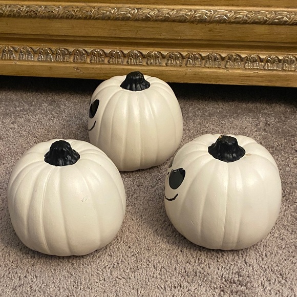 7” Nightmare before Christmas Ashland White and Black Jack o lanterns Pumpkins - Picture 9 of 17